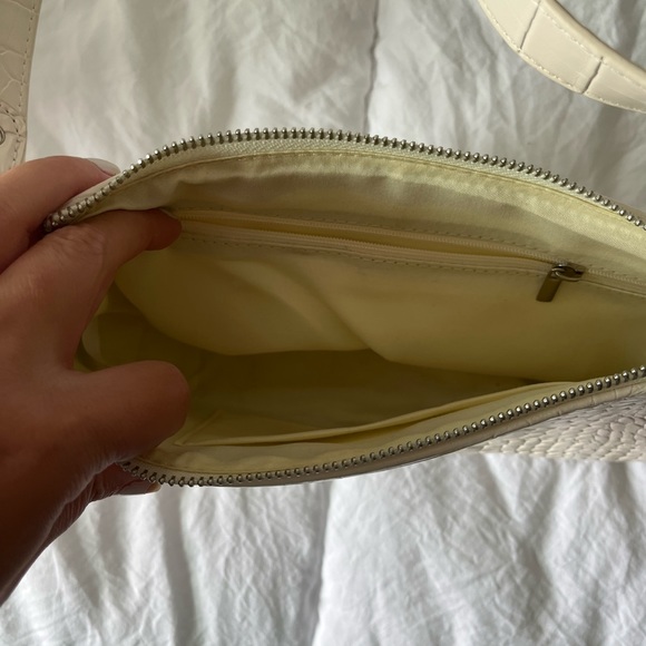 Cream over the shoulder purse - Picture 2 of 3